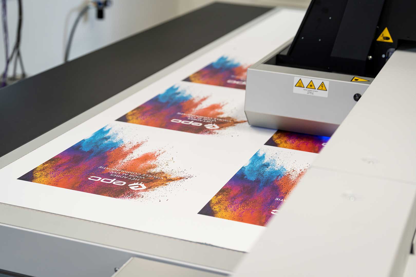 nieuws-EPC-schaft-nieuwste-Flatbed-printer-aan