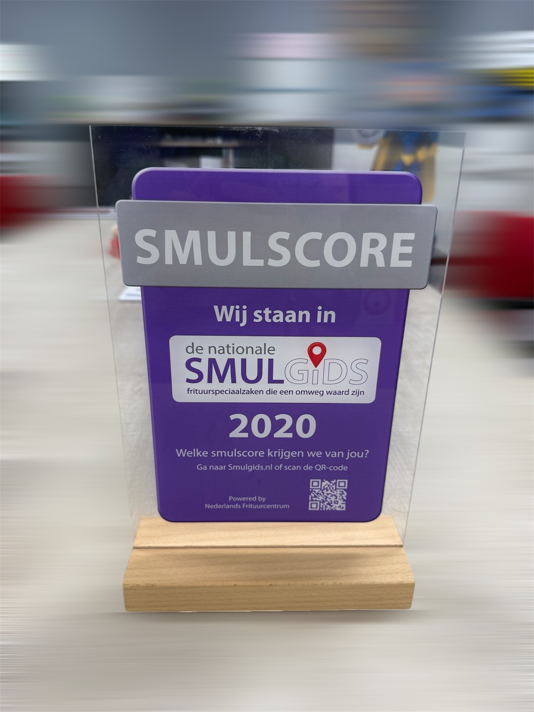 Baliedisplay plexiglas met houten voet EPC Nieuwegein